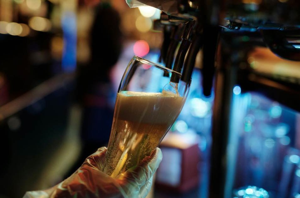 historias con cervezas en África